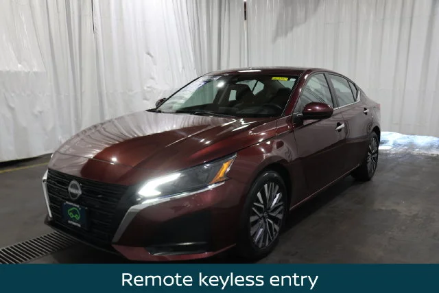 Used 2023 Garnet Pearl Nissan 2.5 SV image 7