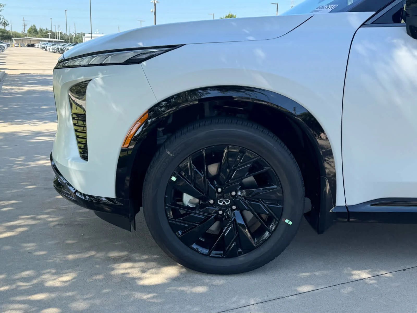 New 2027 2T RAD WHT INFINITI Sport AWD image 6