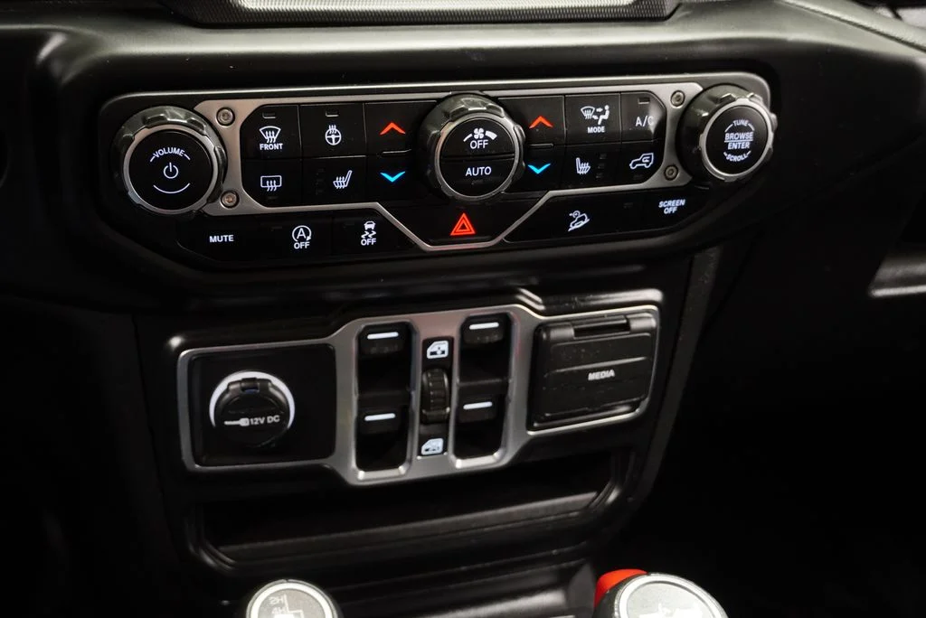 Used 2021 Gray Jeep Unlimited Sahara Altitude image 35