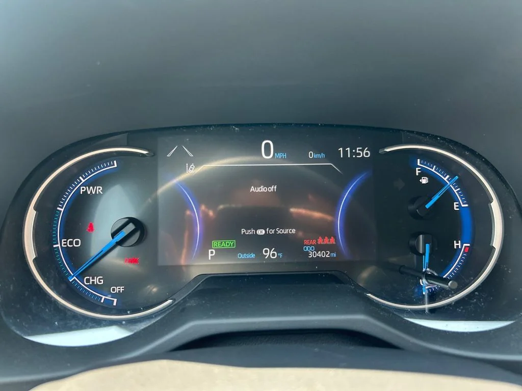 Used 2025 Silver Toyota XLE image 18