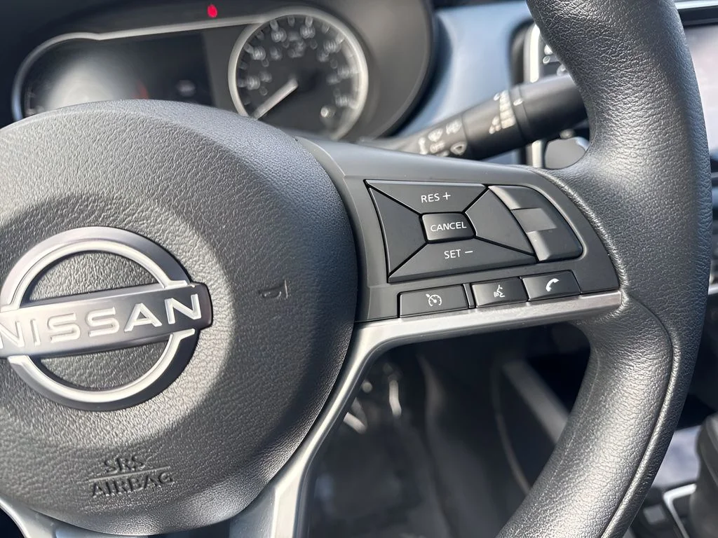 Used 2025 Silver Nissan 1.6 SV image 14