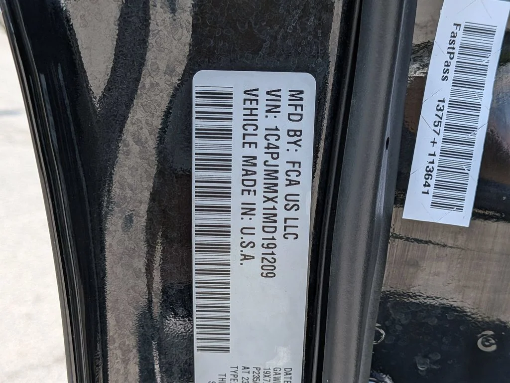 Used 2021 Black Jeep Latitude Lux image 29