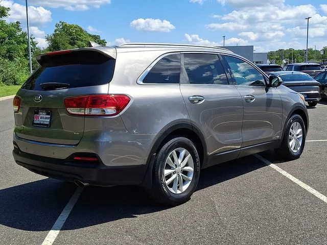 Used 2016 Silver Kia LX image 7