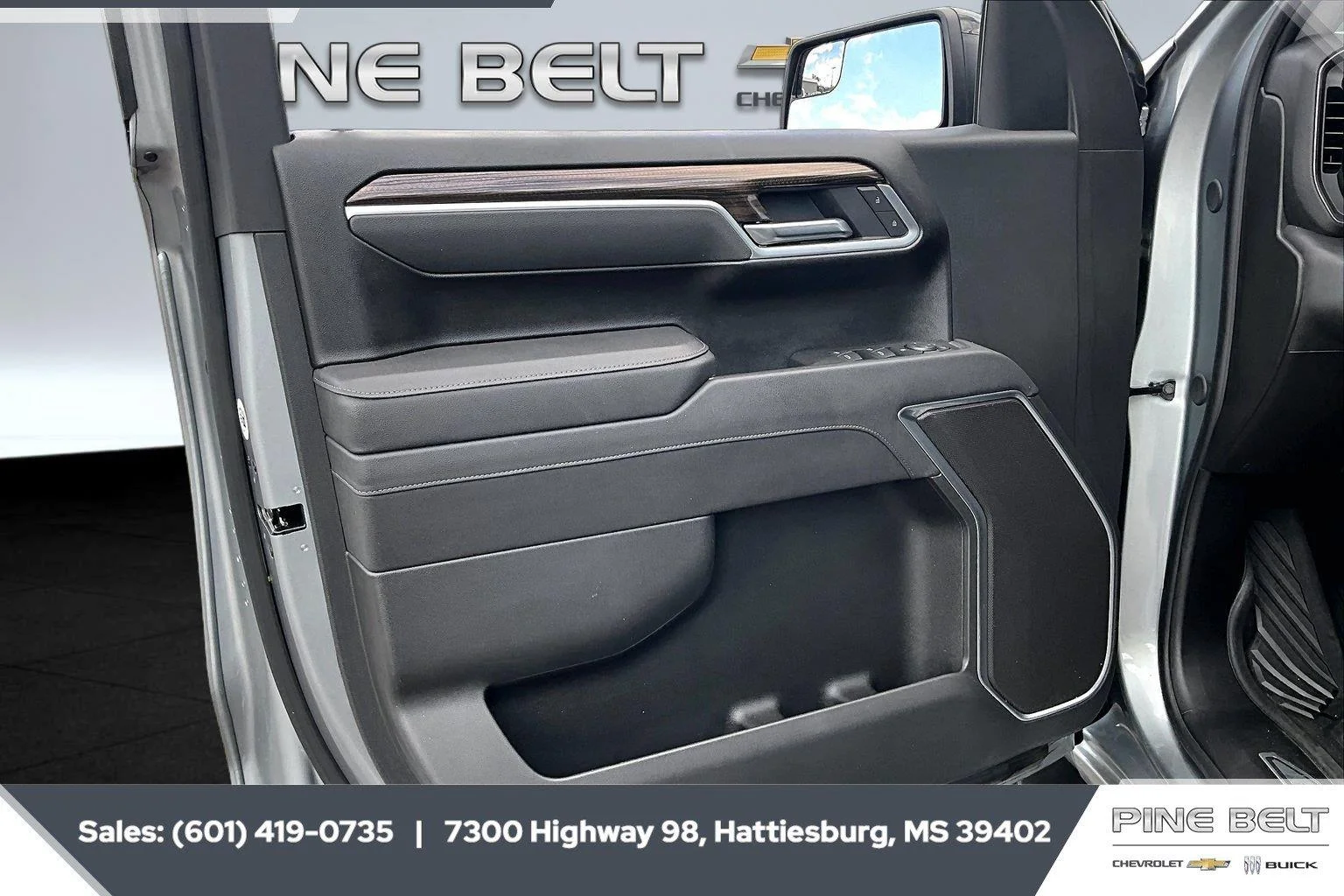 Used 2025 Sterling Gray Metallic Chevrolet RST image 18