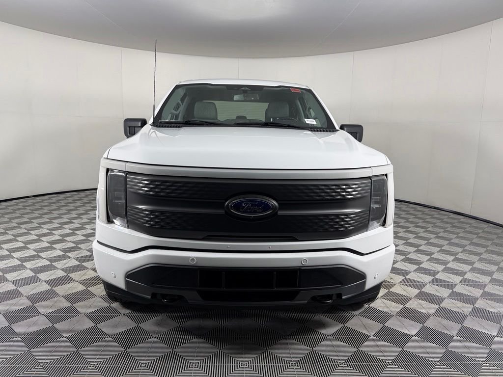 Used 2023 White Ford XLT image 4