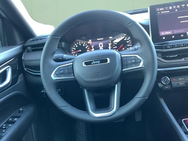 New 2026 White Jeep Latitude image 27