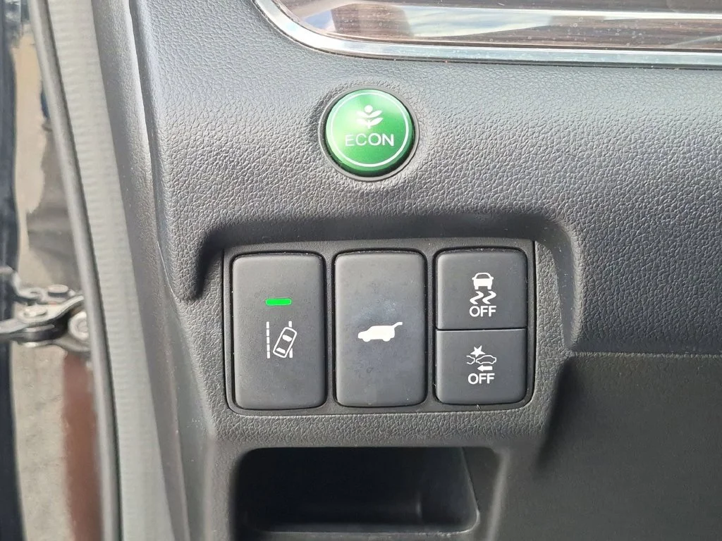 Used 2016 Black Honda Touring image 21