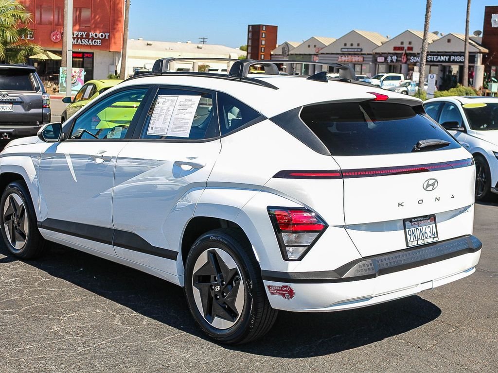 Used 2024 White Hyundai SEL image 6