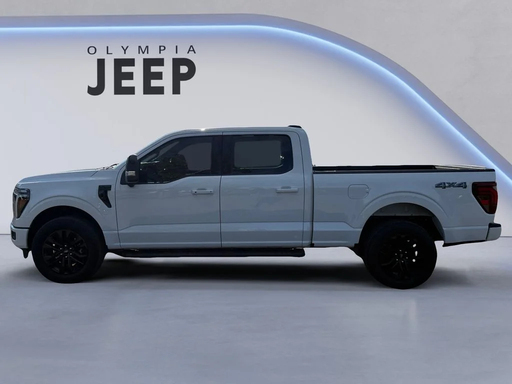 Used 2025  Ford Lariat image 2