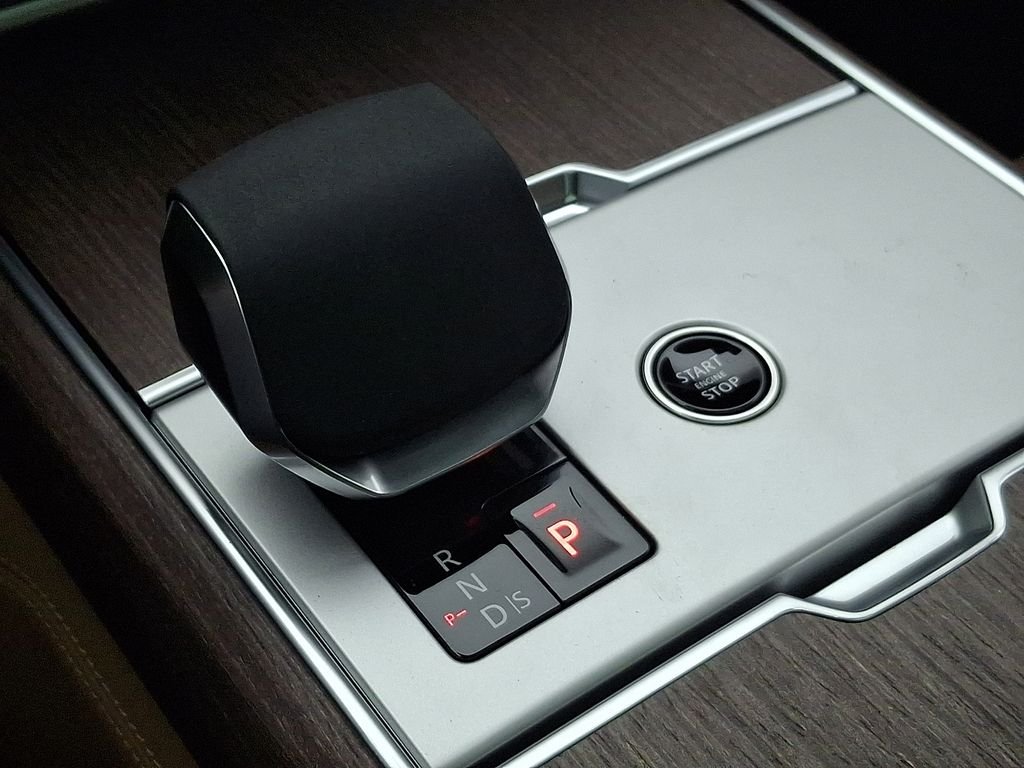 New 2026 Santorini Black Land Rover SE image 12