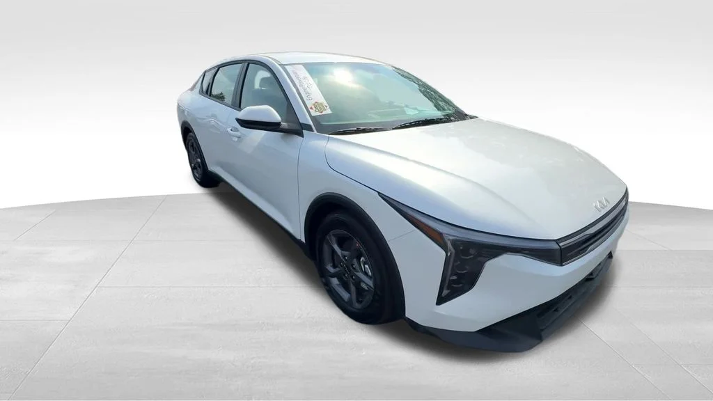 New 2026 White Kia LXS image 8