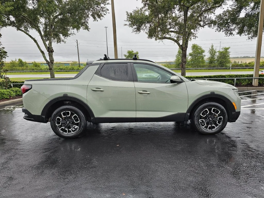 Used 2022 Green Hyundai SEL Premium image 2