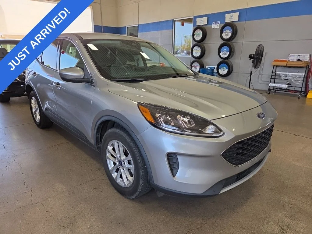 Used 2021 Silver Metallic Ford SE image 2