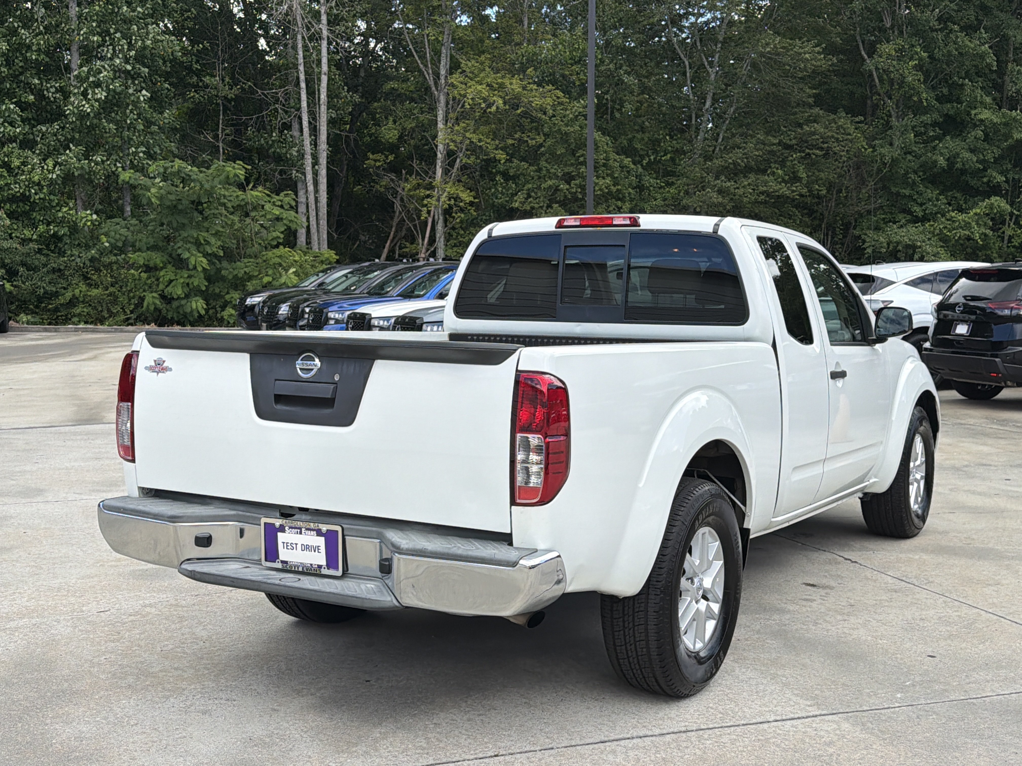 Used 2017 Glacier White Nissan SV image 8