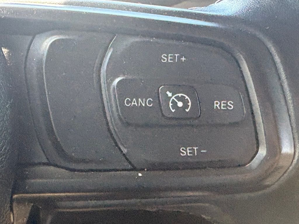 Used 2023 Green Jeep Sport S image 16