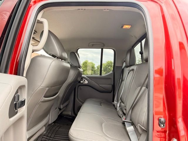 Used 2016 Red Nissan SL image 11