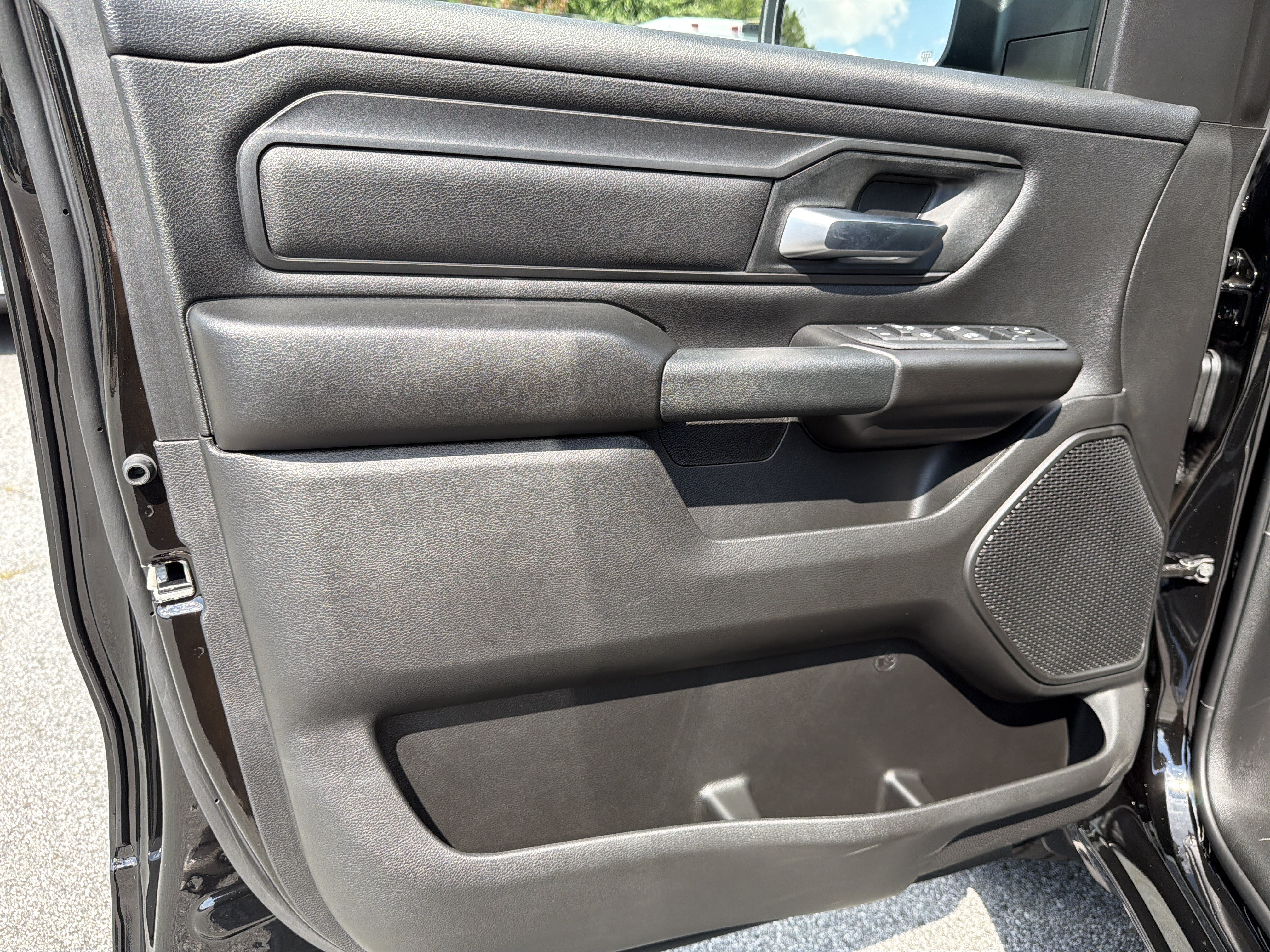New 2026 Diamond Black Crystal Pearl-Coat Exterior Paint RAM Express image 12