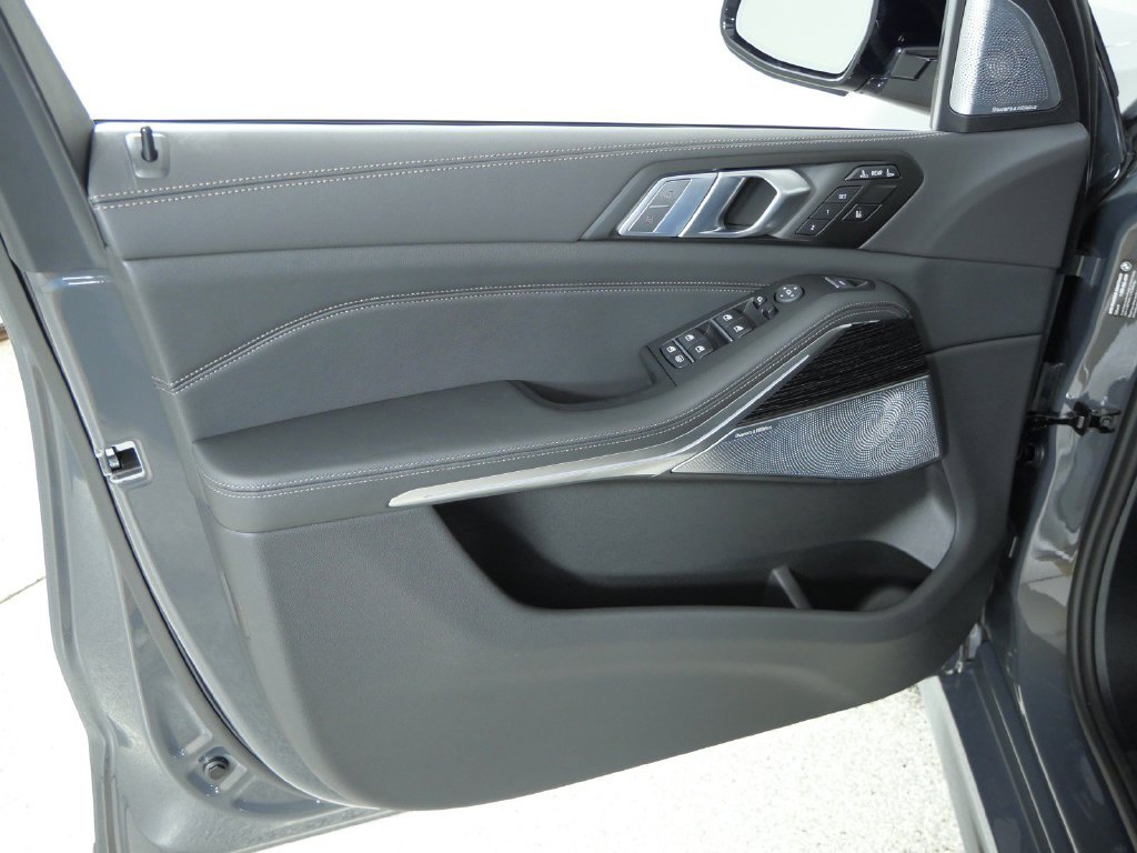 New 2027 Dravit Grey Metallic BMW xDrive40i image 45