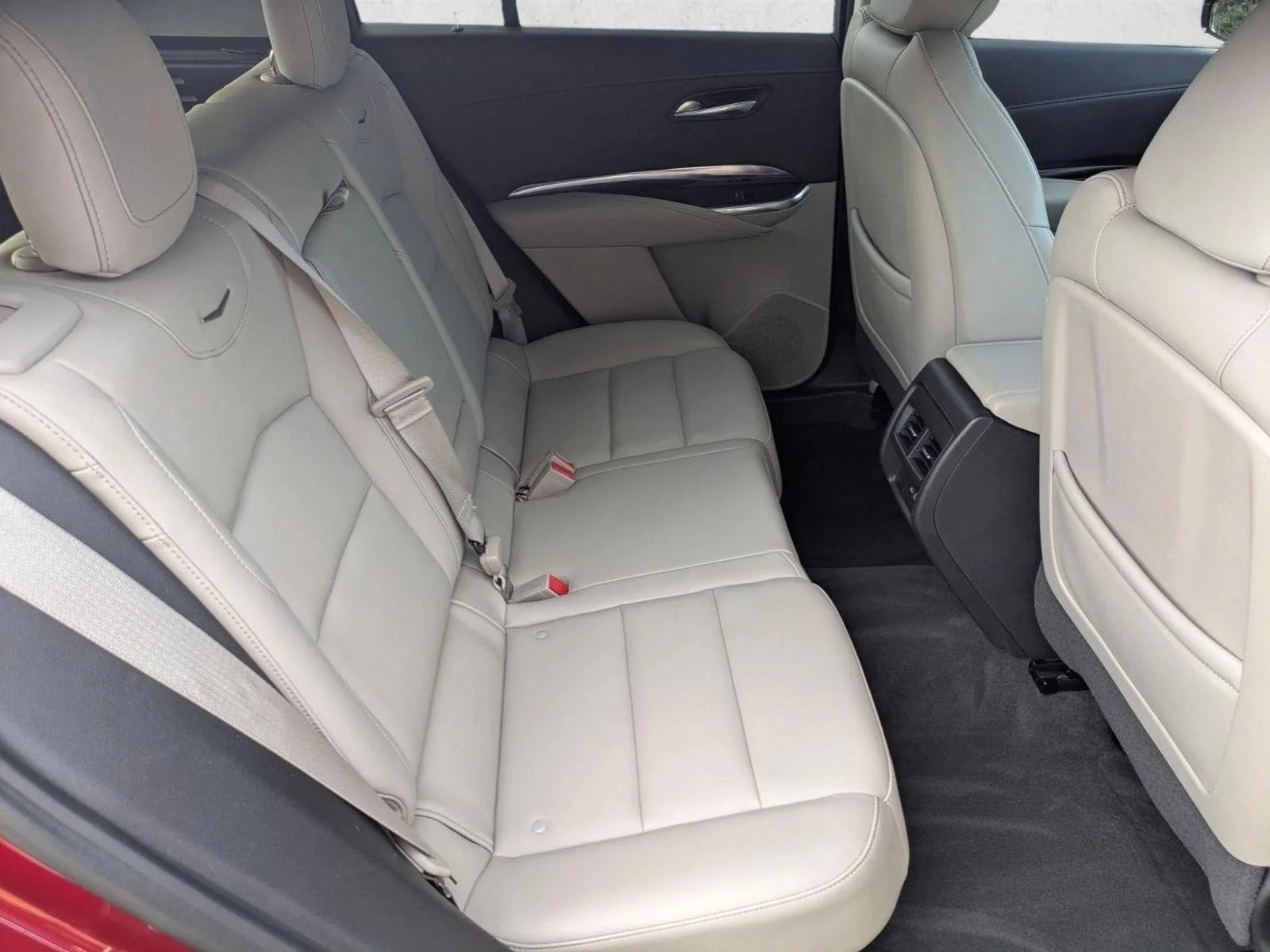 Used 2022 Infrared Tintcoat Cadillac FWD Luxury image 21