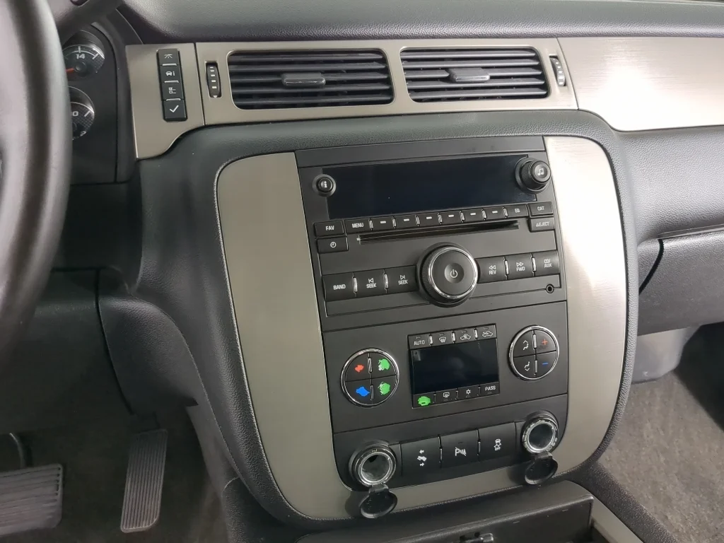 Used 2013 White GMC SLT image 26