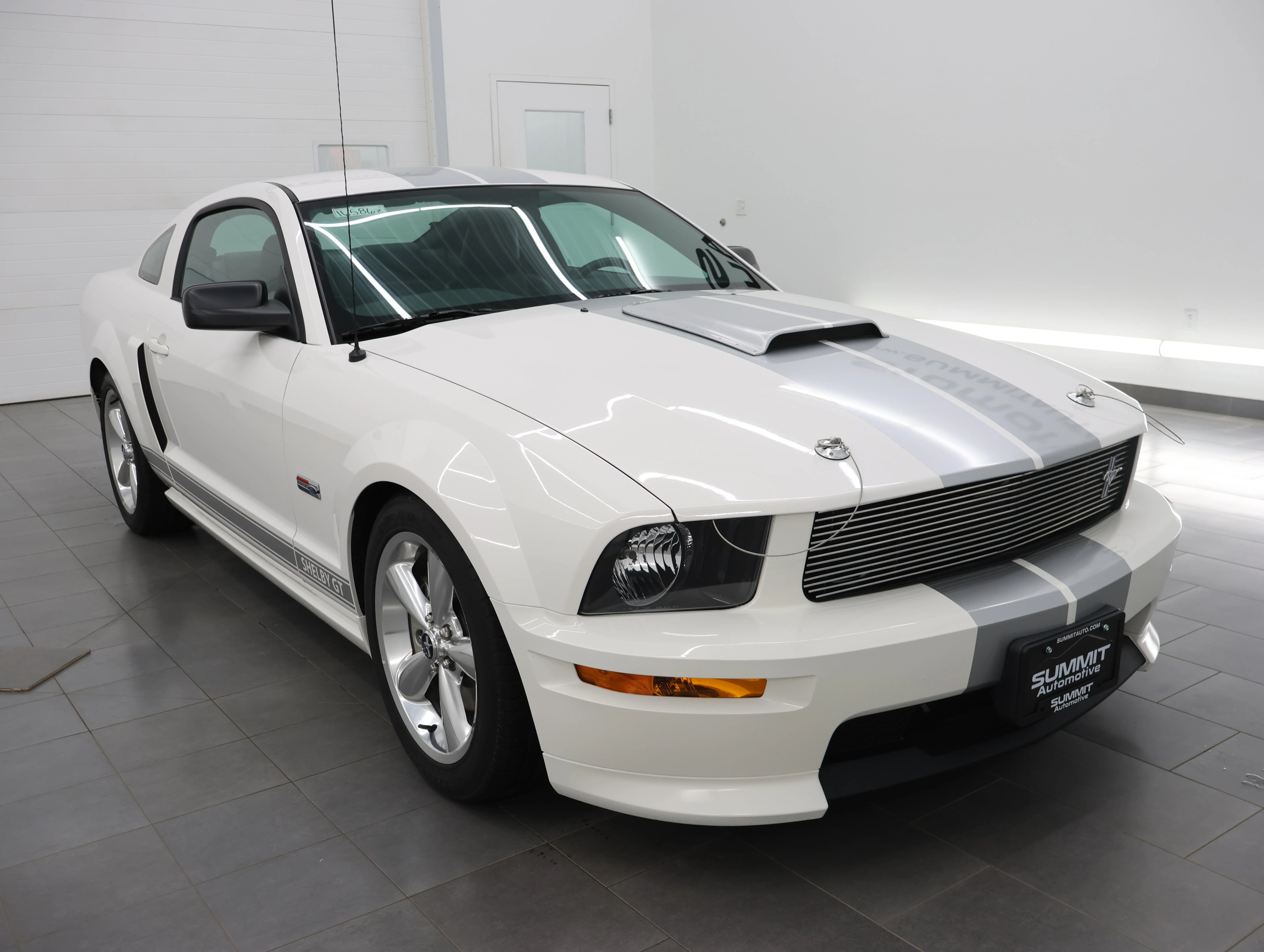Used 2007 Performance White Ford GT Premium image 2