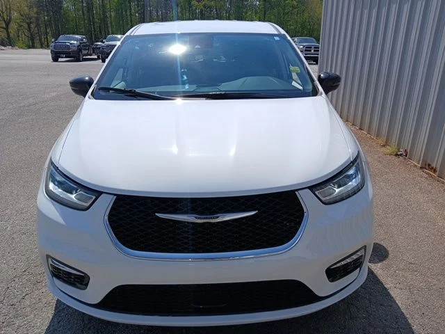 Used 2024 White Chrysler Touring L image 8