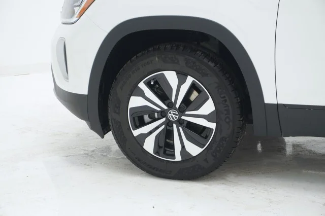 New 2026 Opal White Pearl Volkswagen 2.0T SE image 11