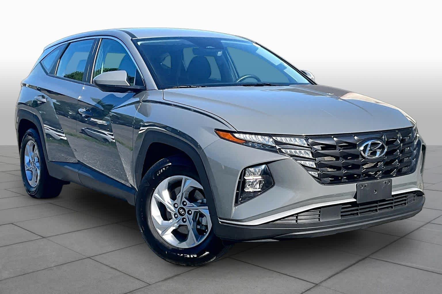 Used 2024 Hampton Gray Hyundai SE image 3