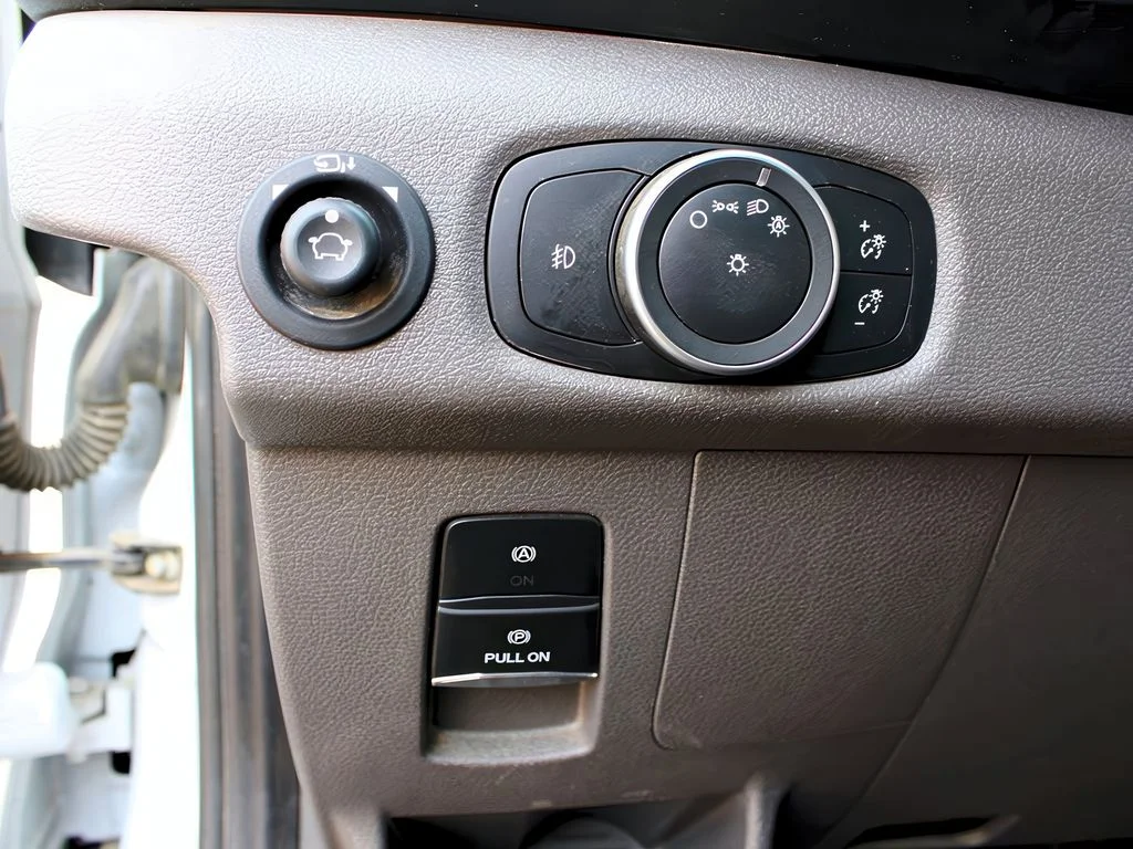 2021 Ford Transit Passenger Van XLT - Photo 14
