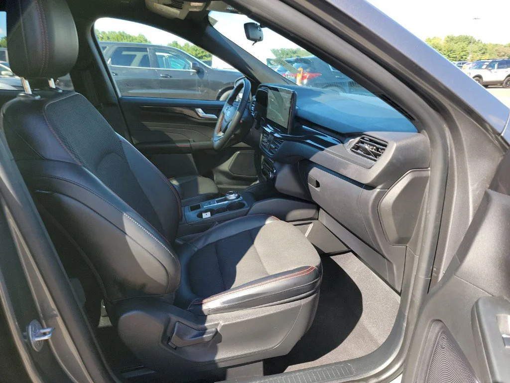 Used 2023 Gray Ford ST-Line image 14