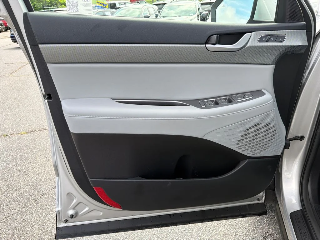 Used 2025 Silver Hyundai SEL Premium image 10