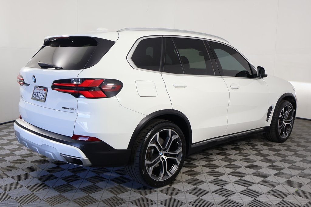 Used 2024 Alpine White BMW sDrive40i image 4