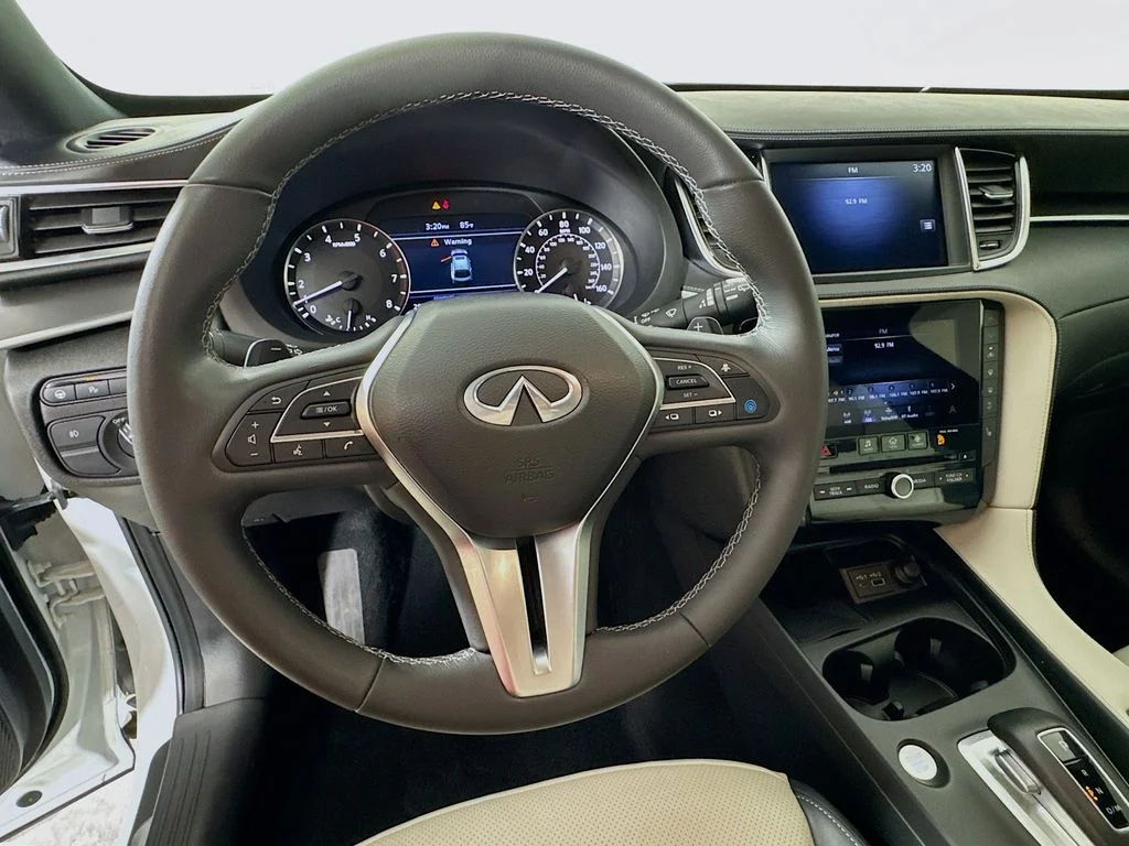 Certified Used 2024 White INFINITI LUXE image 14
