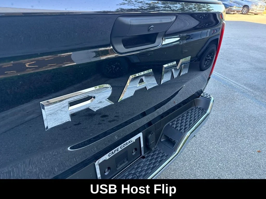New 2026 Diamond Black Crystal Pearl-Coat Exterior Paint RAM Big Horn/Lone Star image 36