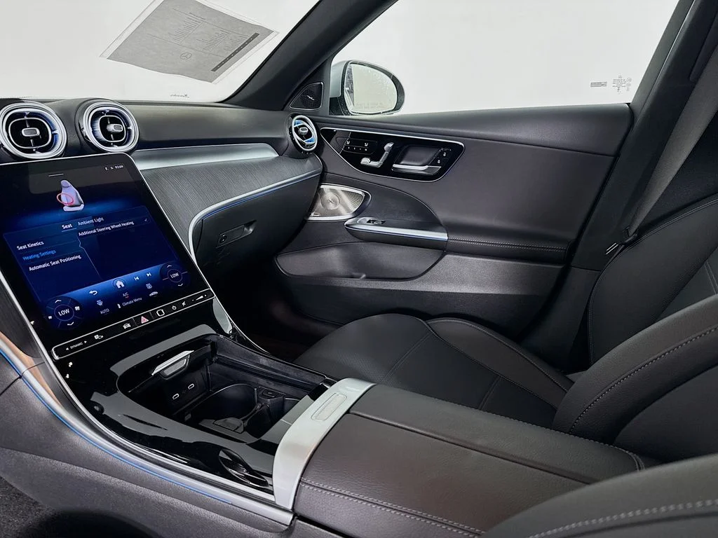 Used 2025  Mercedes-Benz C 300 image 24