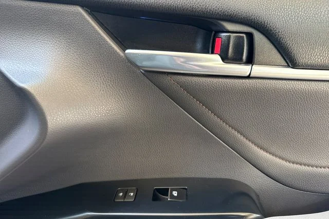 Used 2018 Brown Toyota XLE image 19