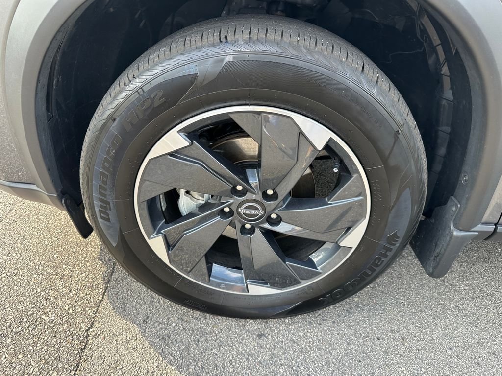 Used 2025 Gray Nissan SV image 10