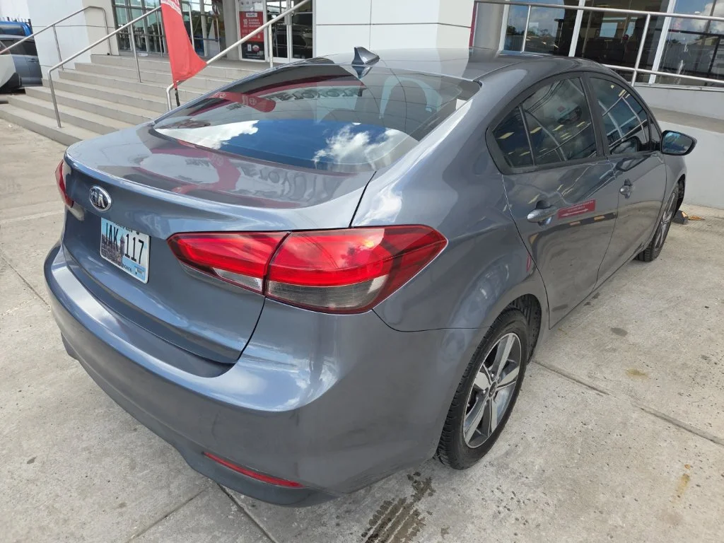Used 2018  Kia LX image 19