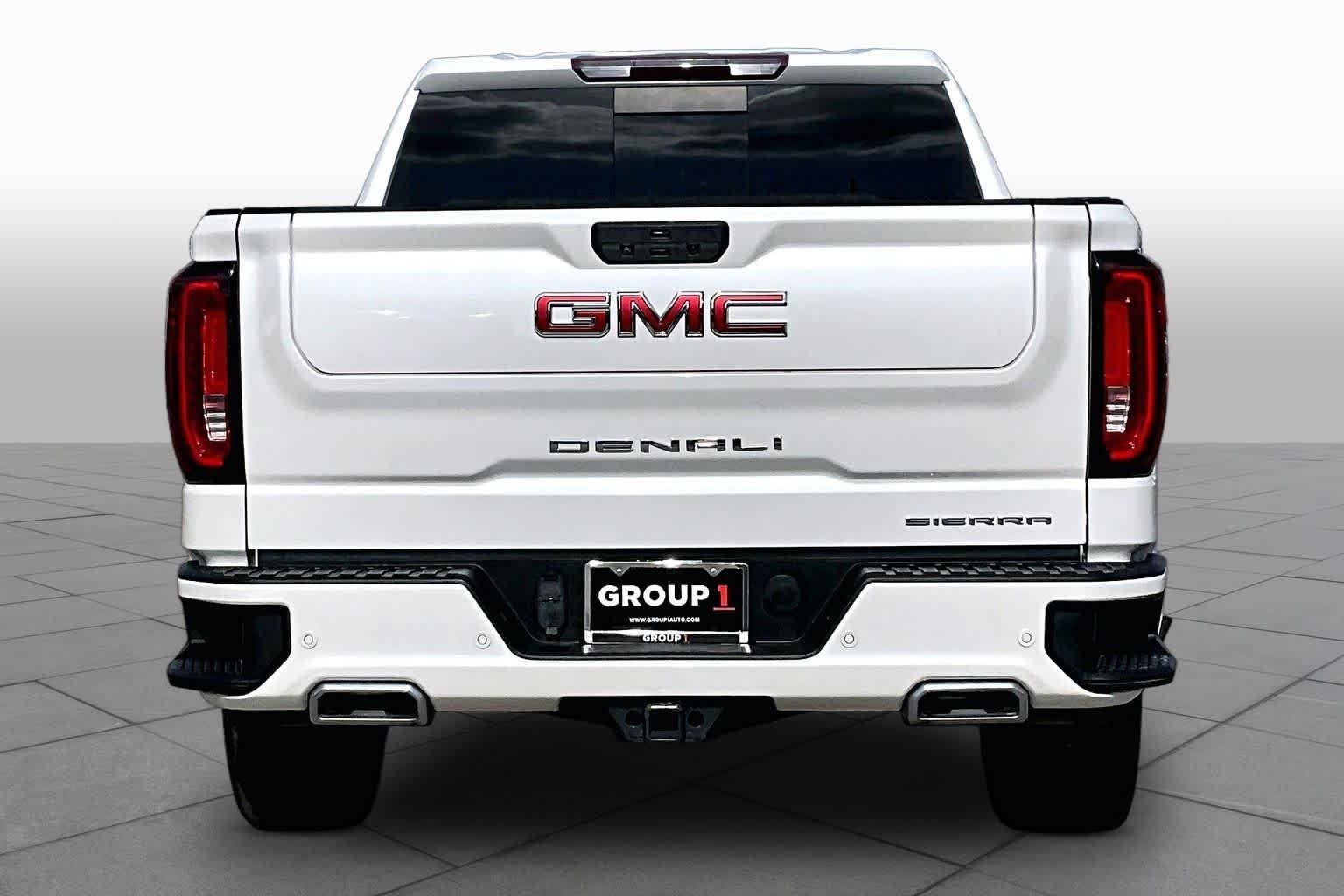 Used 2022 White Frost Tricoat GMC Denali image 5