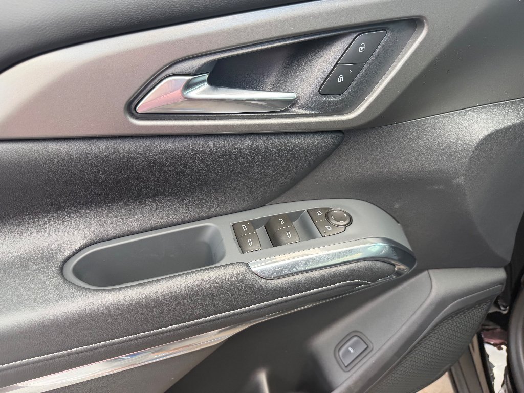 New 2027 Mosaic Black Metallic Chevrolet LT image 25