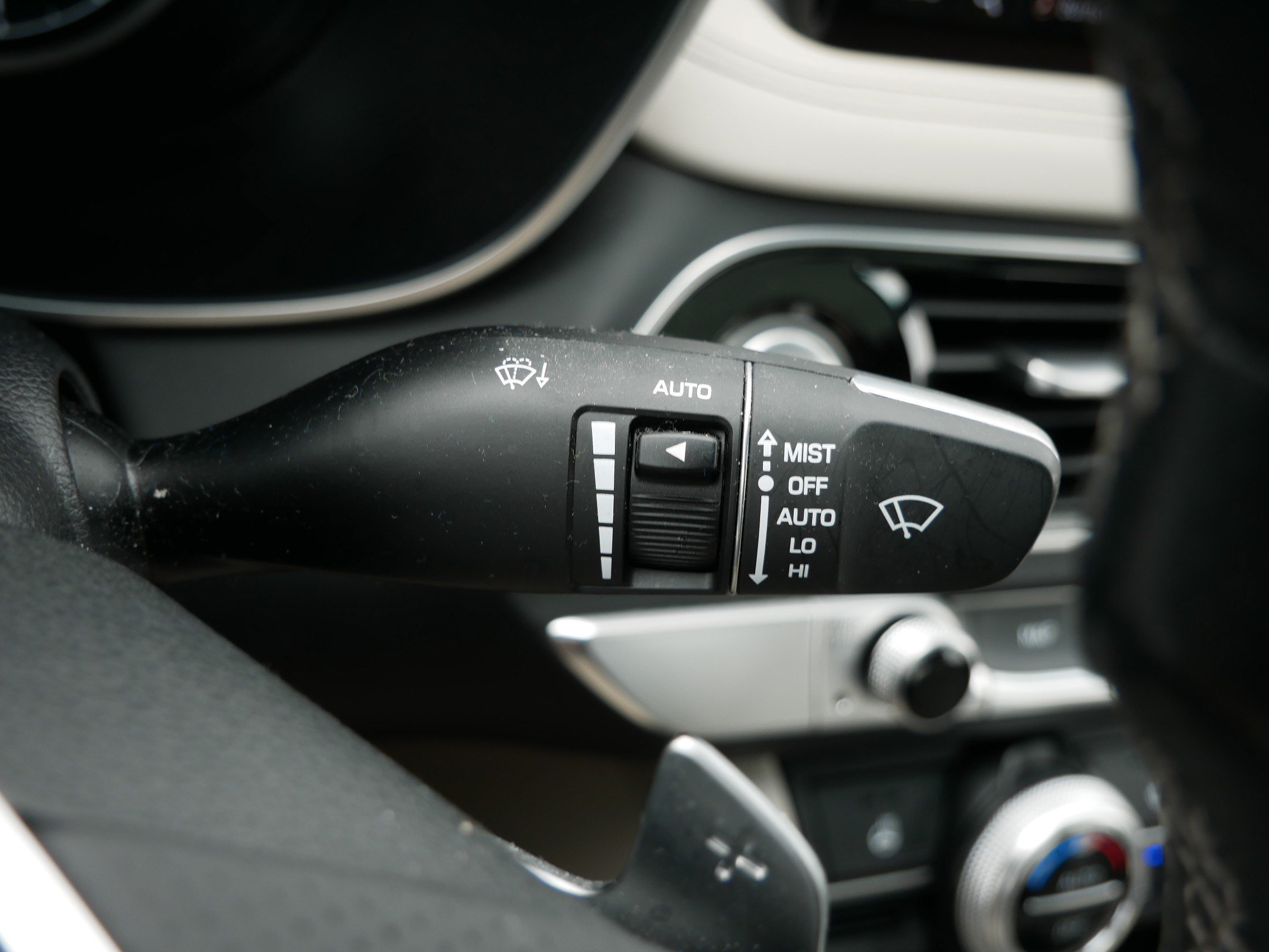 2023 GENESIS G70 Standard - Photo 31