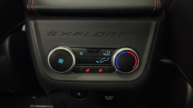 Used 2025 Agate Black Metallic Ford ST-Line image 41
