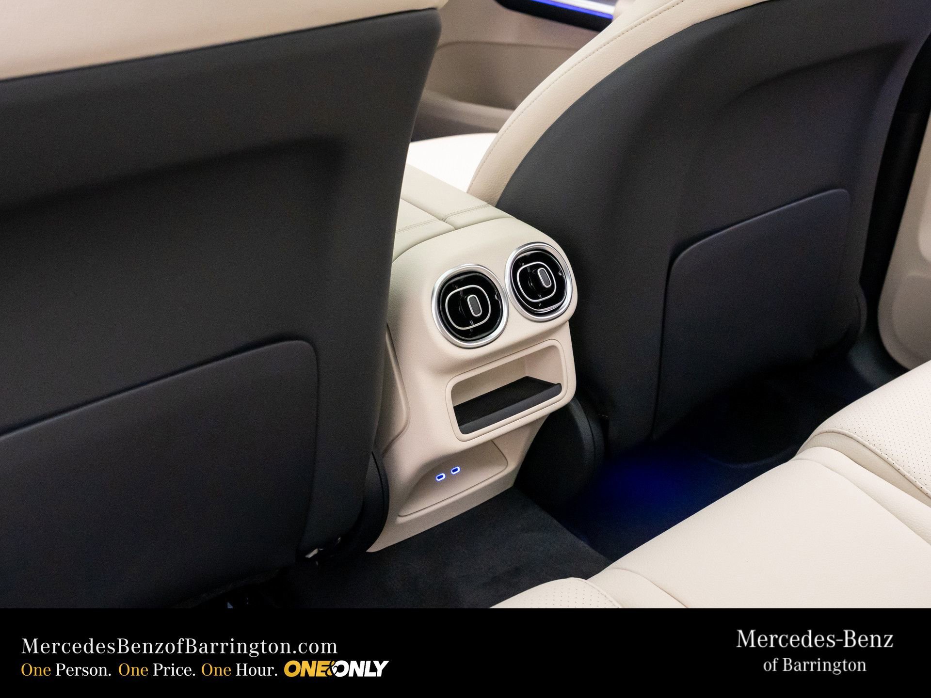 New 2026 MANUFAKTUR Moonlight White Metallic Mercedes-Benz GLC 300 image 67