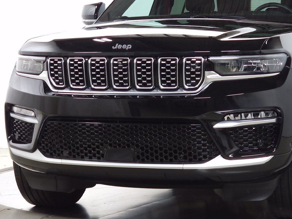 Used 2022 Black Jeep Summit image 12