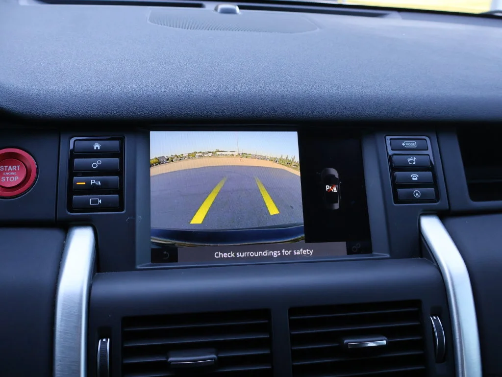 Used 2019  Land Rover  image 25