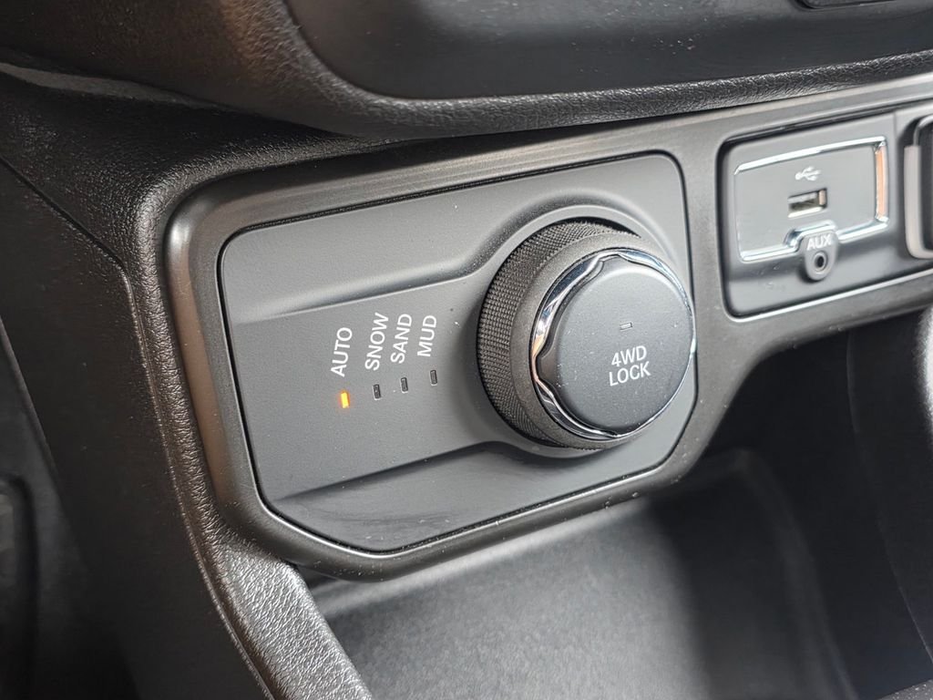 Certified Used 2022 Gray Jeep Latitude image 29