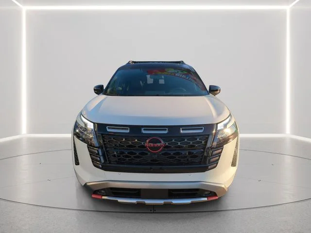 New 2026 Everest White Pearl TriCoat / Super Black Two-tone Nissan Rock Creek® image 5