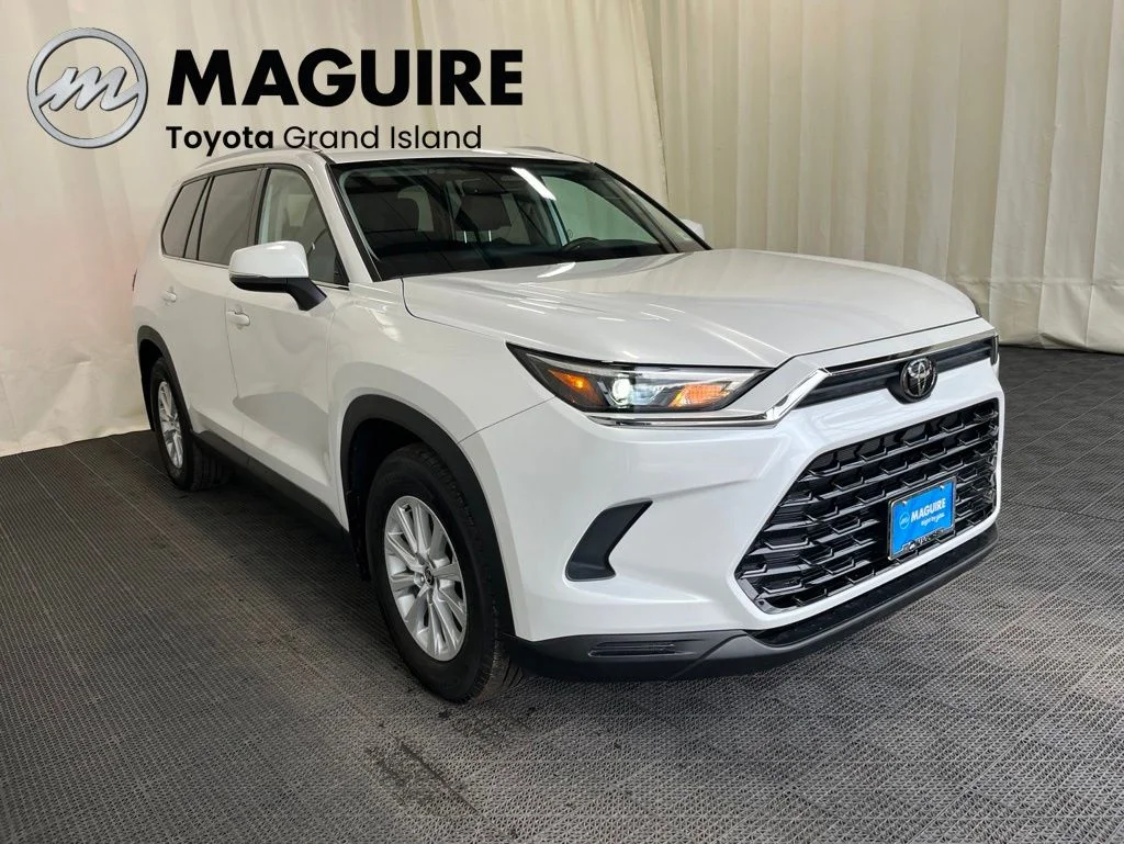 Used 2024 White Toyota XLE image 32