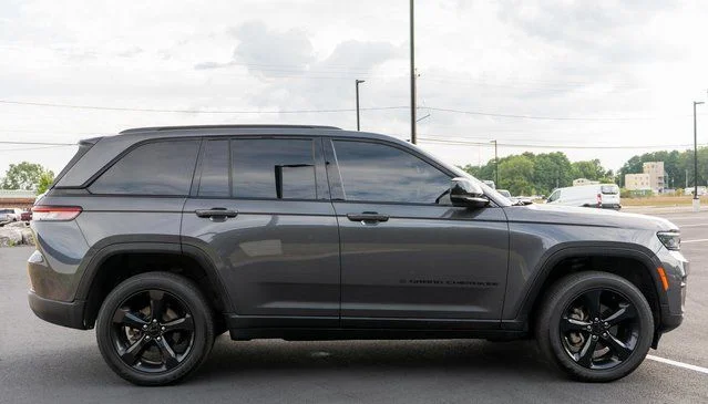 Used 2025 Gray Jeep Altitude X image 5
