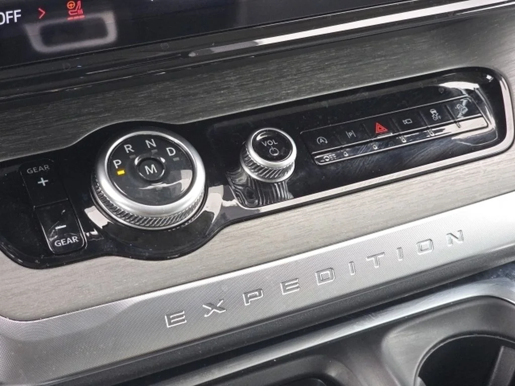 2025 Ford Expedition Platinum - Photo 26